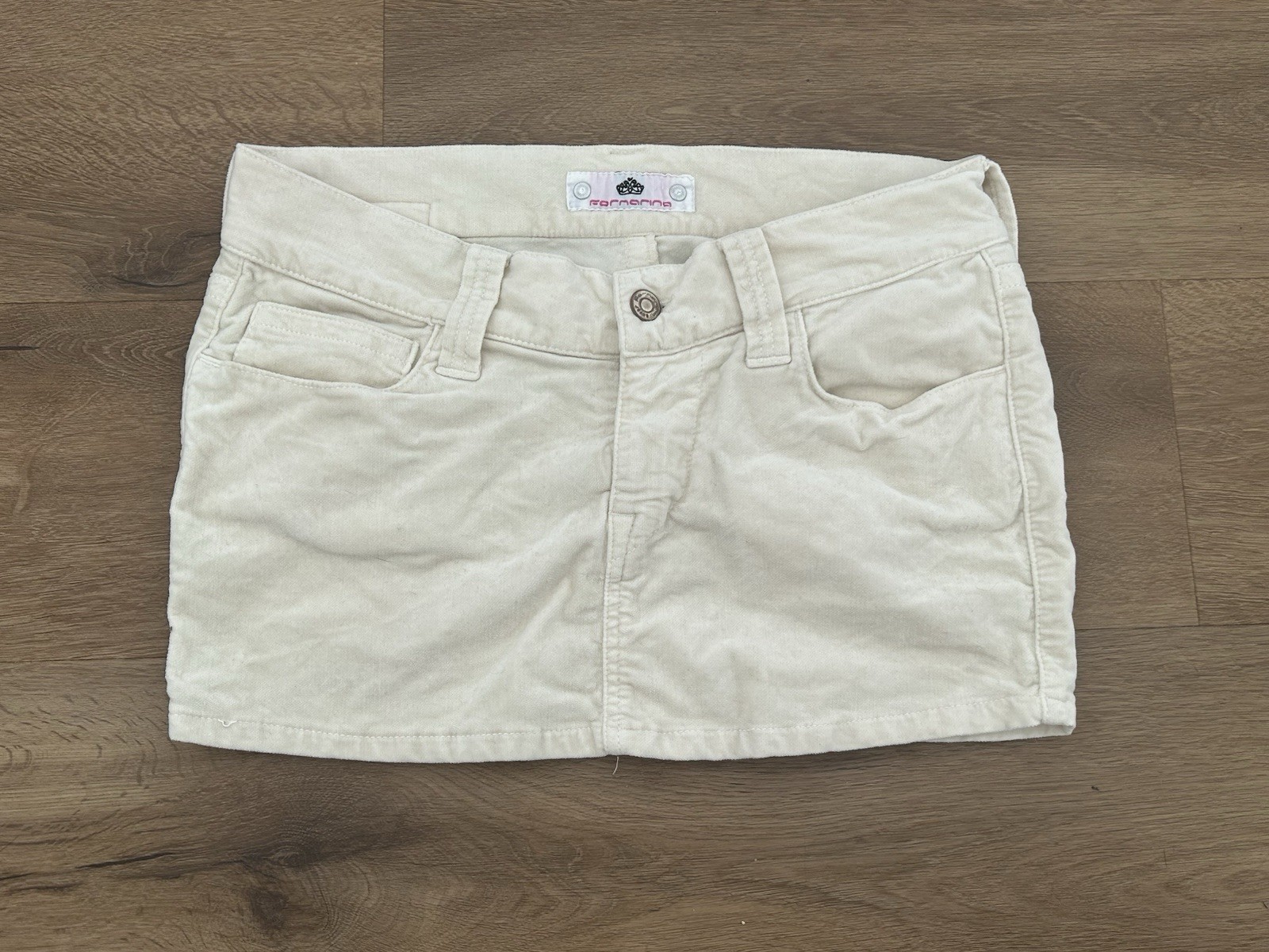 Fornarina Archive 90s Y2K Velvet Feel Cream Mini Skirt LND Carnaby Street £200 M image 2