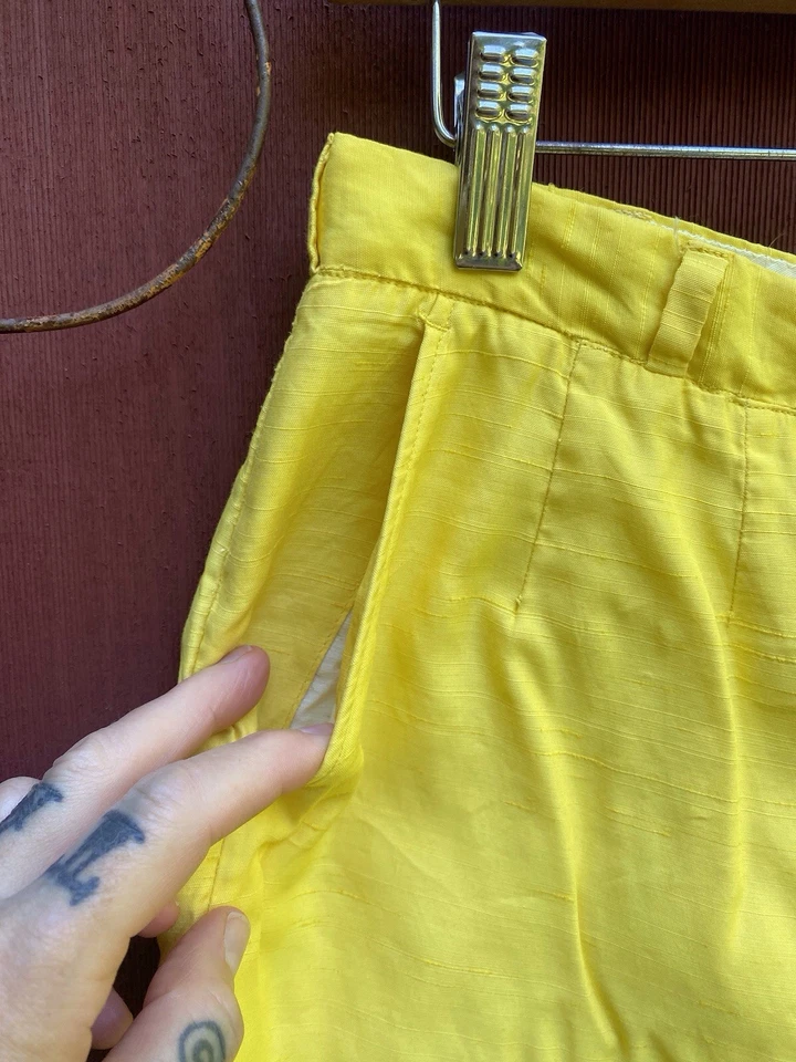 Bermuda de golfe vintage amarela de seda feminina costeira sob medida Di Fini - Imagem 2 de 4