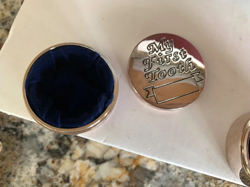 Caja de música de recuerdo y primer rizo plateado para bebé y certificado de primer diente y brith Foto 3 de 4