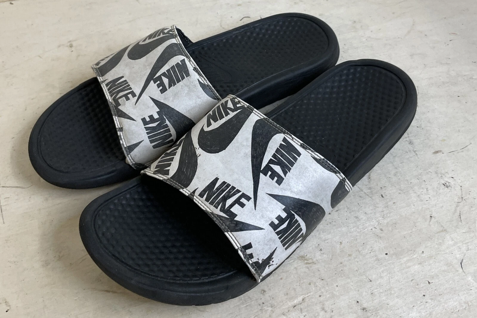 Slides Nike Uomo Taglia 13 Stile: 631261 036 Stringate Colore Bianco Nero