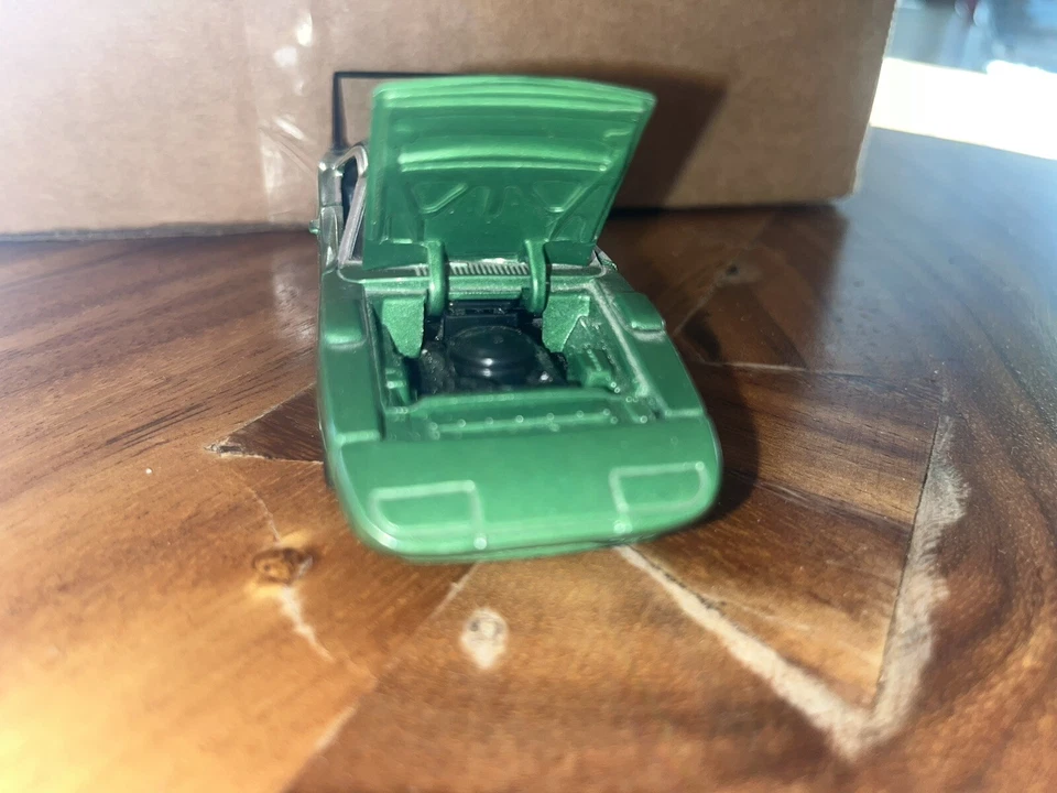 Литая модель Dodge Charger Hemi DAYTONA 1:43 1969 Road Champs зеленая, Chrysler, 1998 - Изображение 2 из 4