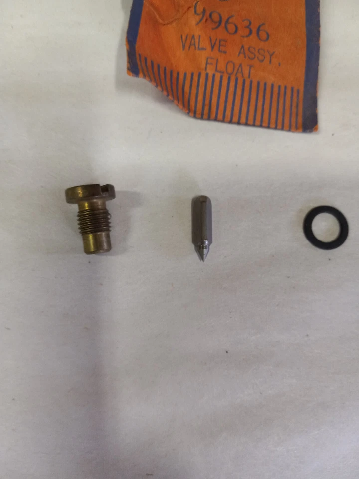 Conjunto de flotador de válvula Briggs & Stratton 99636 genuino fabricante de equipos originales de colección aguja y asiento NOS Foto 2 de 3