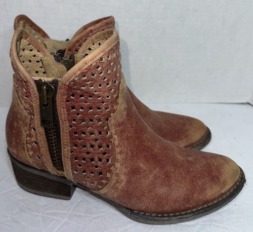Circle G Corral Size 8.5 Distressed Red Leather Lazer Cut Cowboy Boots Low - Picture 3 of 13