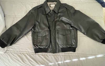 Cockpit USA Black Leather Bomber Jacket Size L   Mint Condition   RN#80389