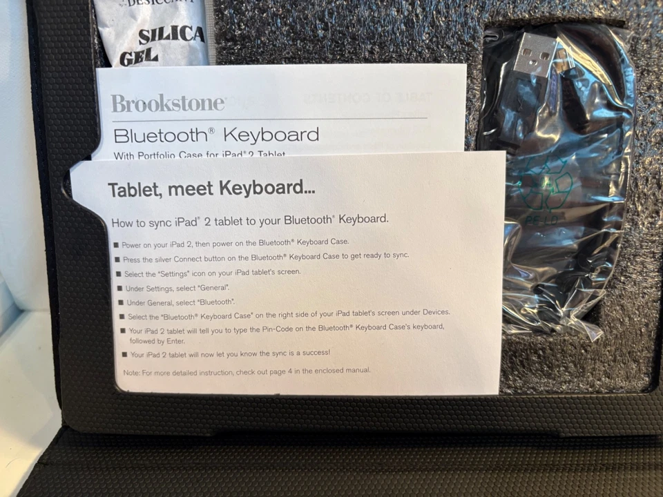 BROOKSTONE BLUETOOTH KEYBOARD FOR IPAD 2 TABLET W/ TECH-GRIP CASE - Image 3 of 4