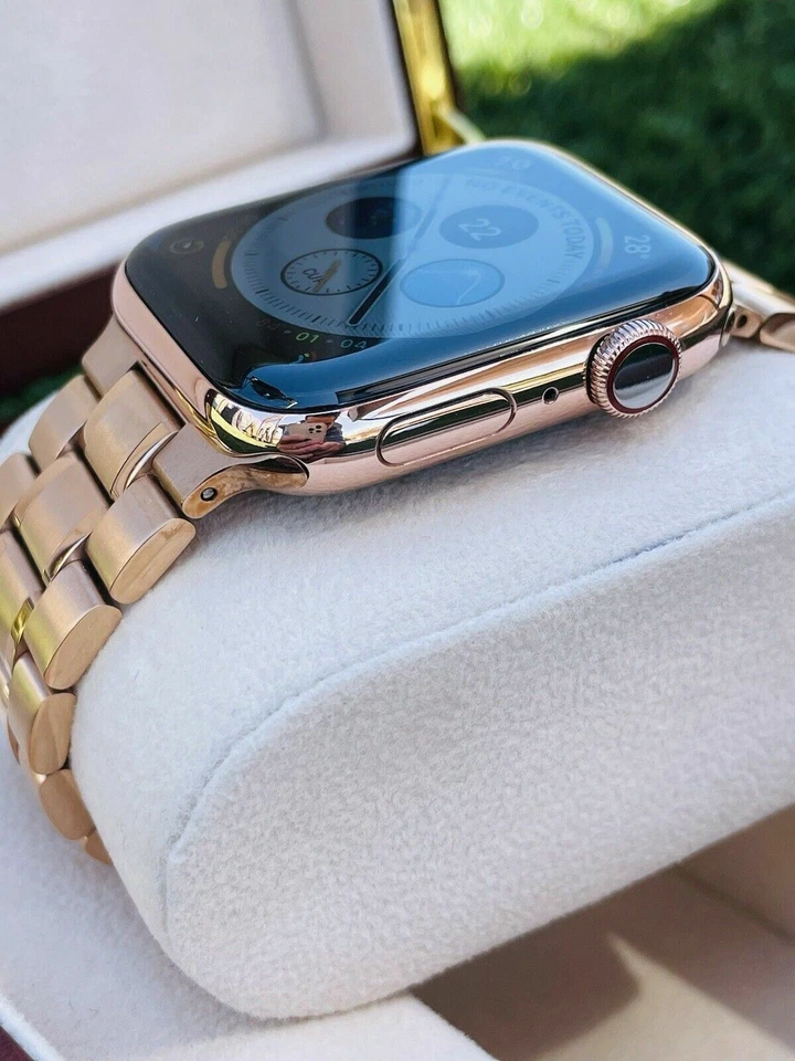 Custom 24K Rose Gold 44MM Apple Watch SERIES 4 Stainless Steel Rose Gold Link Ba - Image 3 of 4