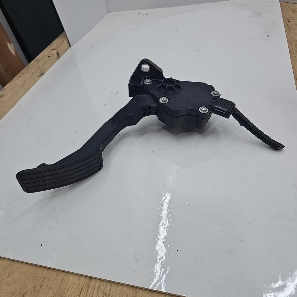 2006-2007 SUBARU IMPREZA ACCELERATOR GAS PEDAL POSITION SENSOR 36010SA060 OEM - Image 2 of 3