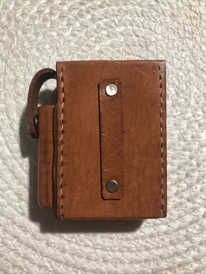 porta cigarrera de cuero peruano con porta encendedor con dibujo de una llama  - Image 2 of 3