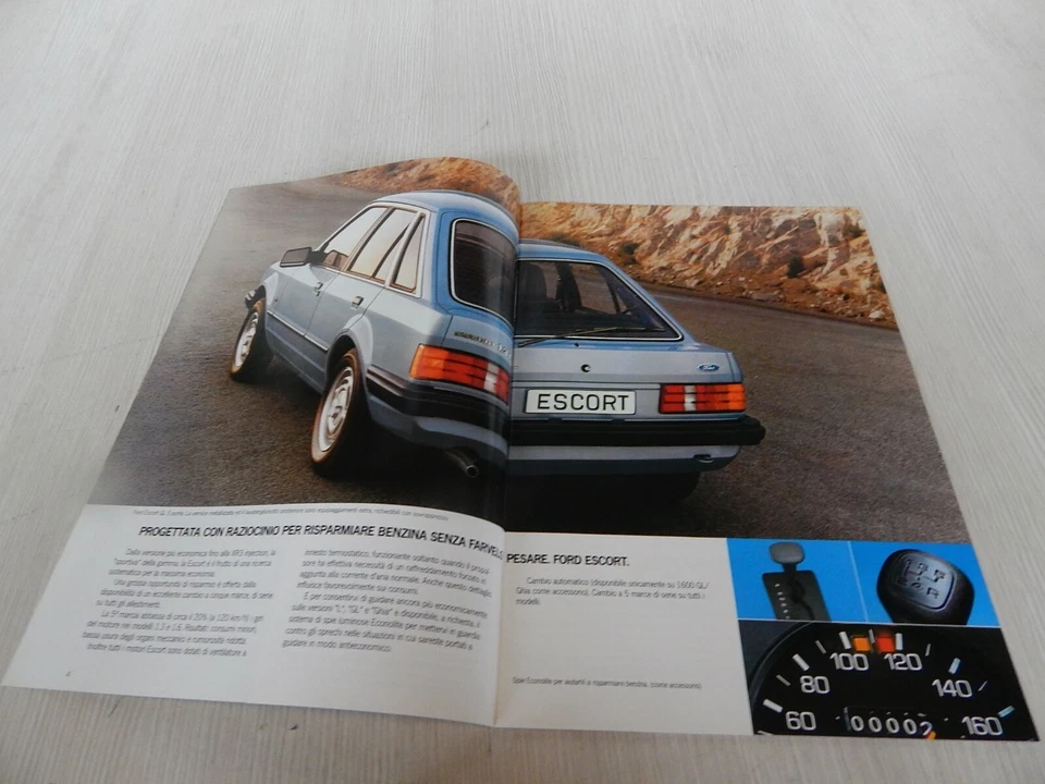 BROCHURE DEPLIANT ORIGINALE FORD ESCORT XR3i E NORMALI IN ITALIANO 1983 - Immagine 2 di 4