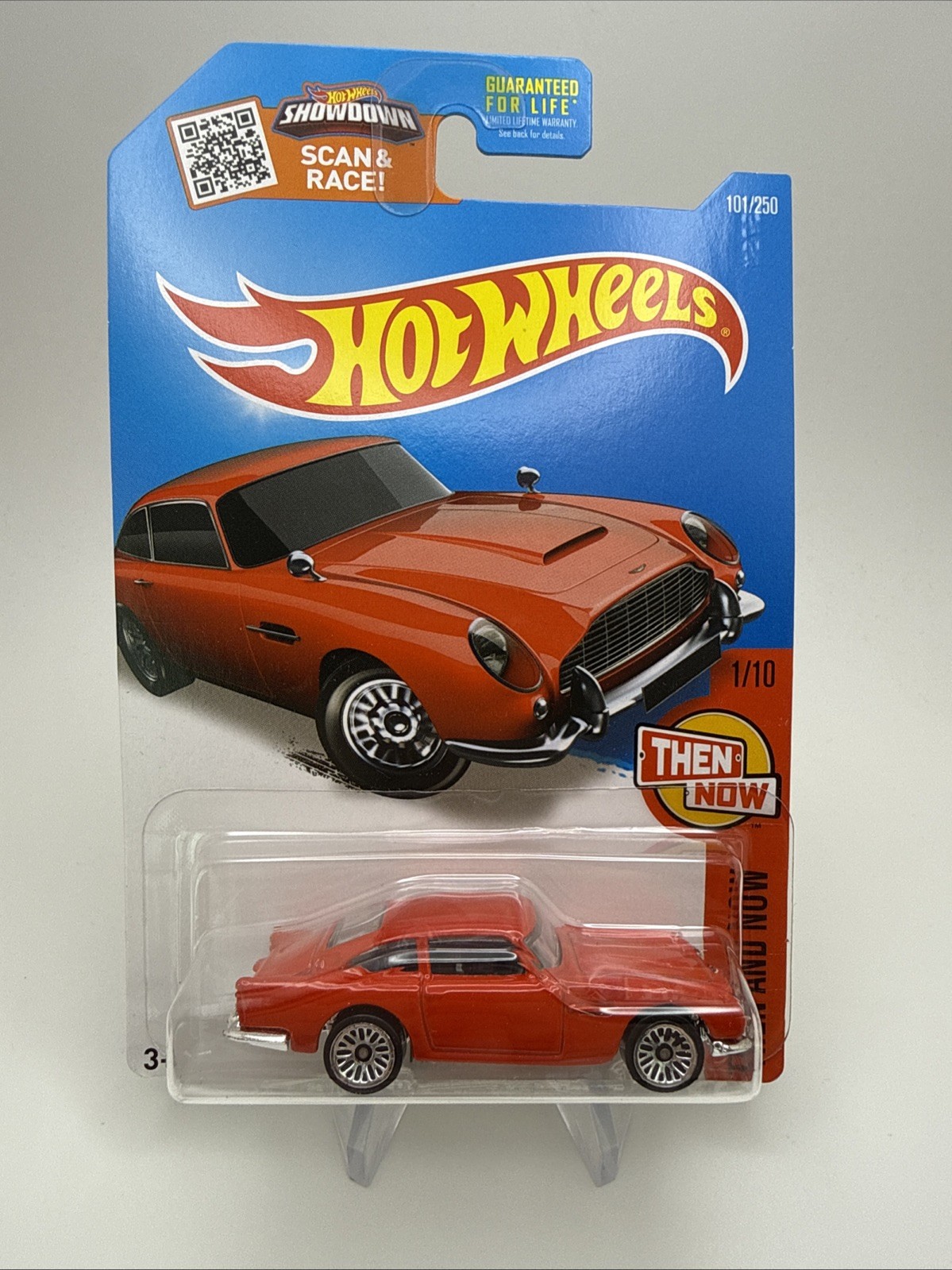 Hot Wheels Aston Martin 1963 DB5 w/ Protective Case 2015 Mattel
