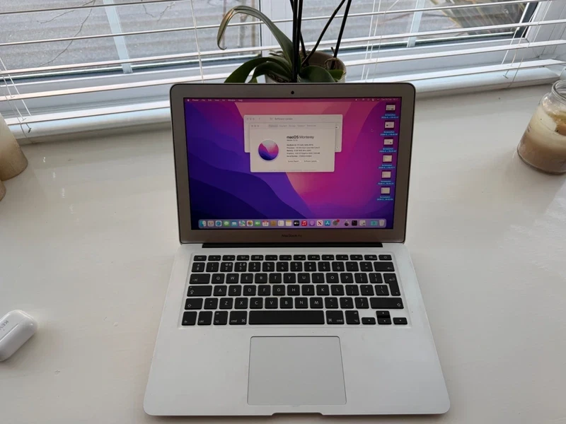 Apple MacBook Air A1466 13.3" Laptop - MMGF2LL/A (Early 2015), photo 1 of 5