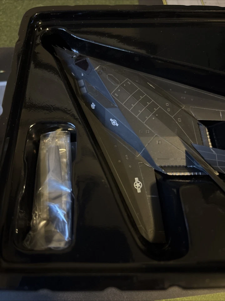 Dragon, 1:144 scale, F-117A Nighthawk, USAF 37th TFW, 417th TFS, 1988, #51051 - Image 4 of 4