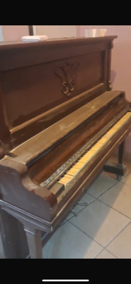 Wurlitzer Upright Spinet Piano 88 Keys Walnut Finish Brown Wood 2 Pedals