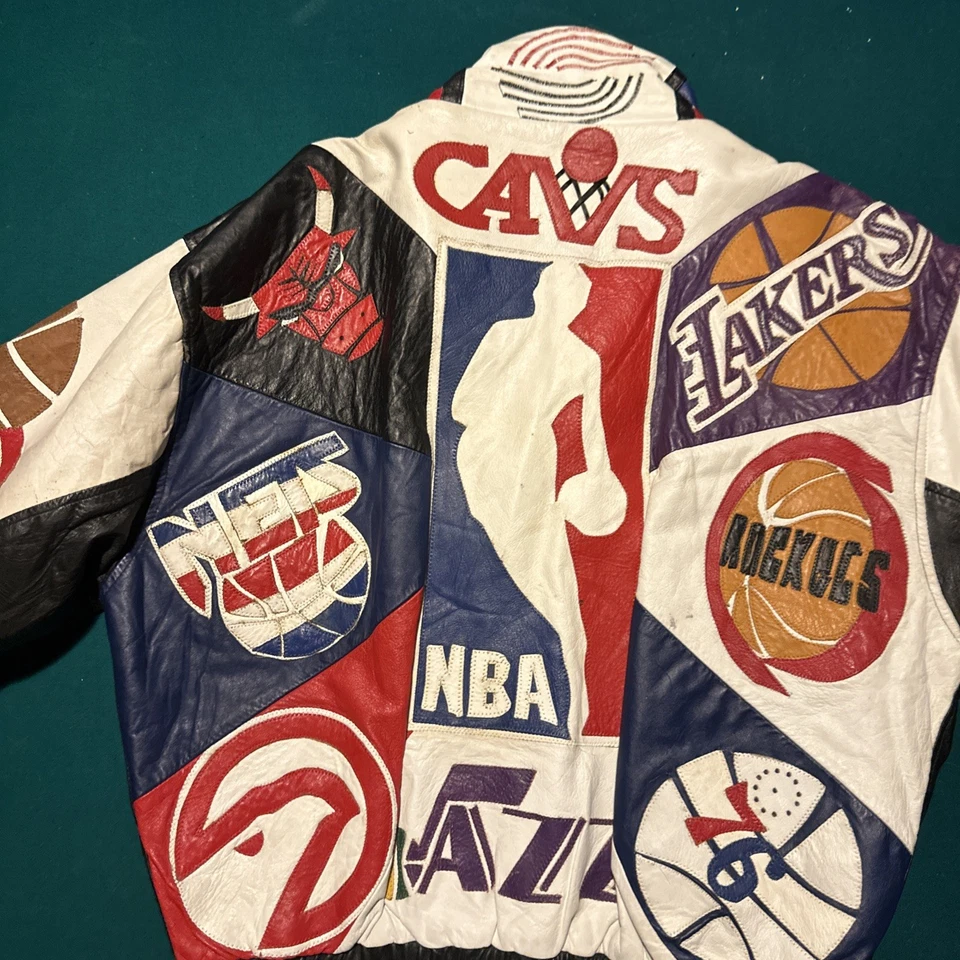 Chaqueta de Cuero Hecha a Mano NBA RARA Talla M En México Bulls Cavs 76ers Rockets Nets Foto 2 de 4