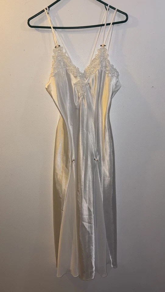California Dynasty White Satin Beaded Gown Womens Small Bridal Women’s VTG Slip - Image 2 of 4