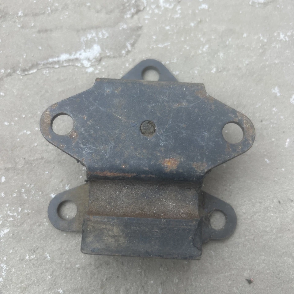 Montaje de motor inferior Austin Mini Foto 2 de 3