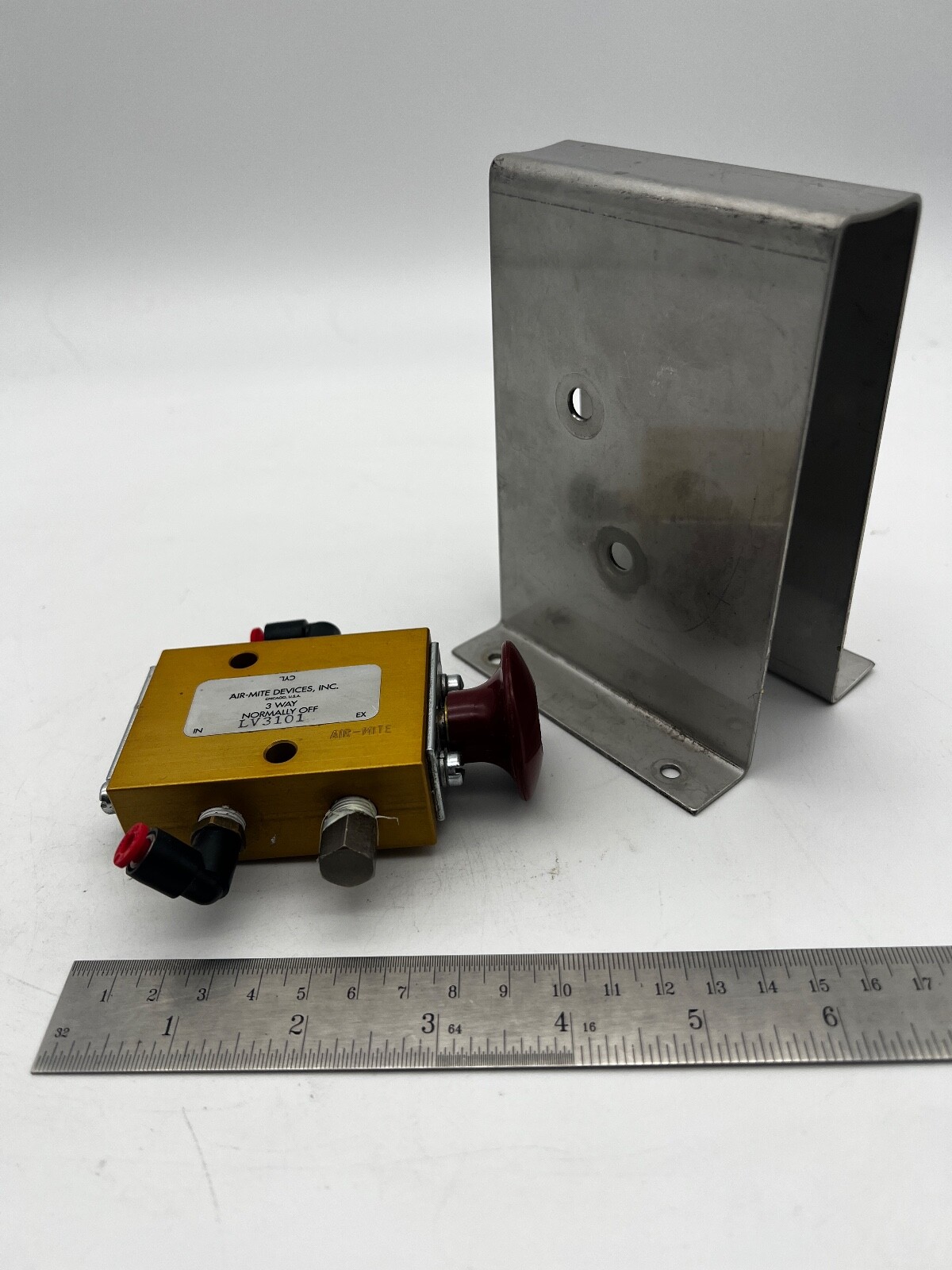 AIR-MITE LV3101 V3 SERIES 3-WAY PALM BUTTON CONTROL VALVES 1/8" NPT Stainless US