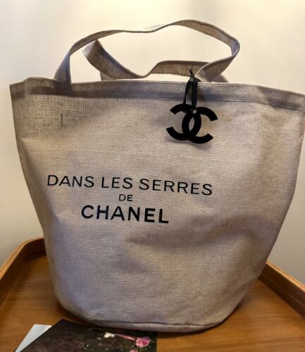 Dans Les Serres de Chanel Bucket Bag - Zdjęcie 1 z 5