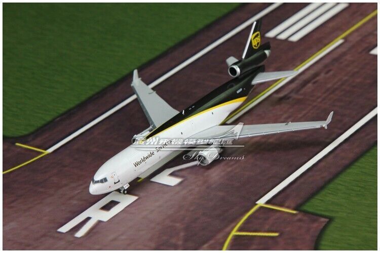 貨物機模型　UPS　MD-11F　1/400　　　　　く Amazon.com: ACE HOBBY GeminiJets for UPS Worldwide Services