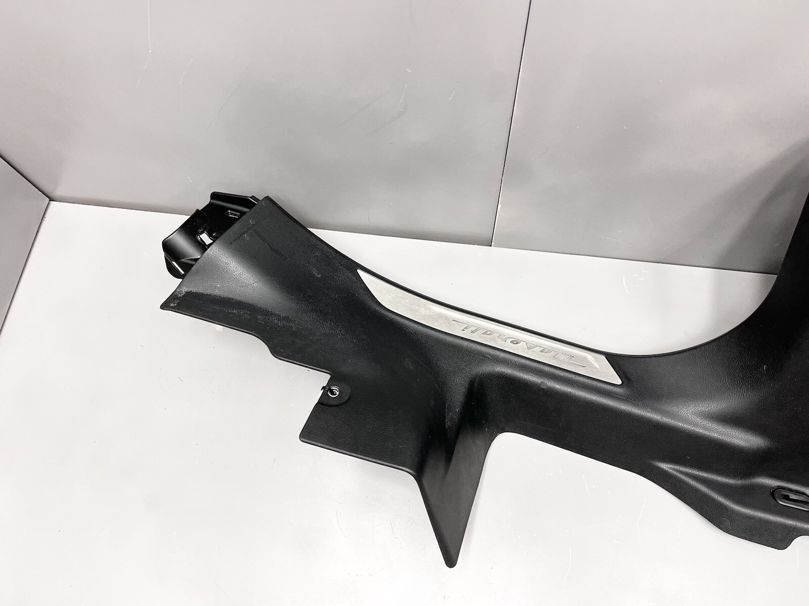 ⭐️2017-2020 MASERATI LEVANTE LEFT REAR DOOR SCUFF PLATE TRIM 670040378 OEM