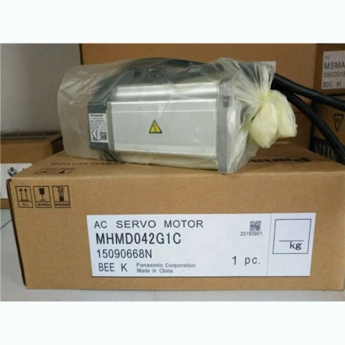 One Panasonic MHMD042G1C Servo Motor New In Box Expedited Shipping - Picture 1 of 1