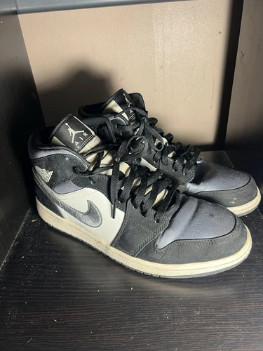 Air Jordan 1 Mid SE raso grigio fumo