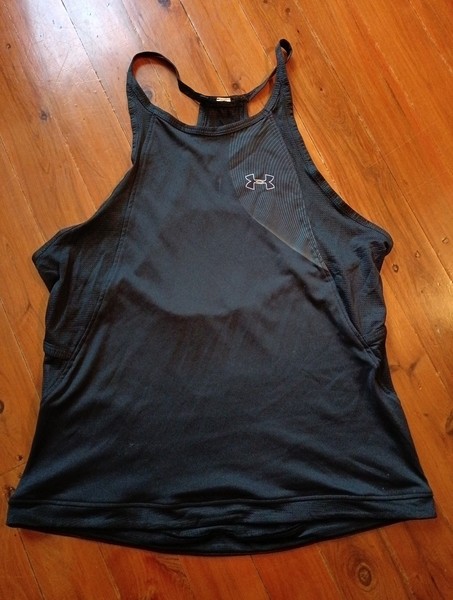 Under Armour Singlet Women XS Black sport gym lightweight Isochill VGC