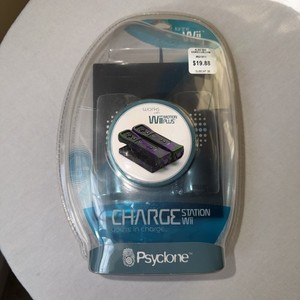 NEW PSYCLONE CHARGE STATION FOR WII W/ 2 BATTERIES NIB