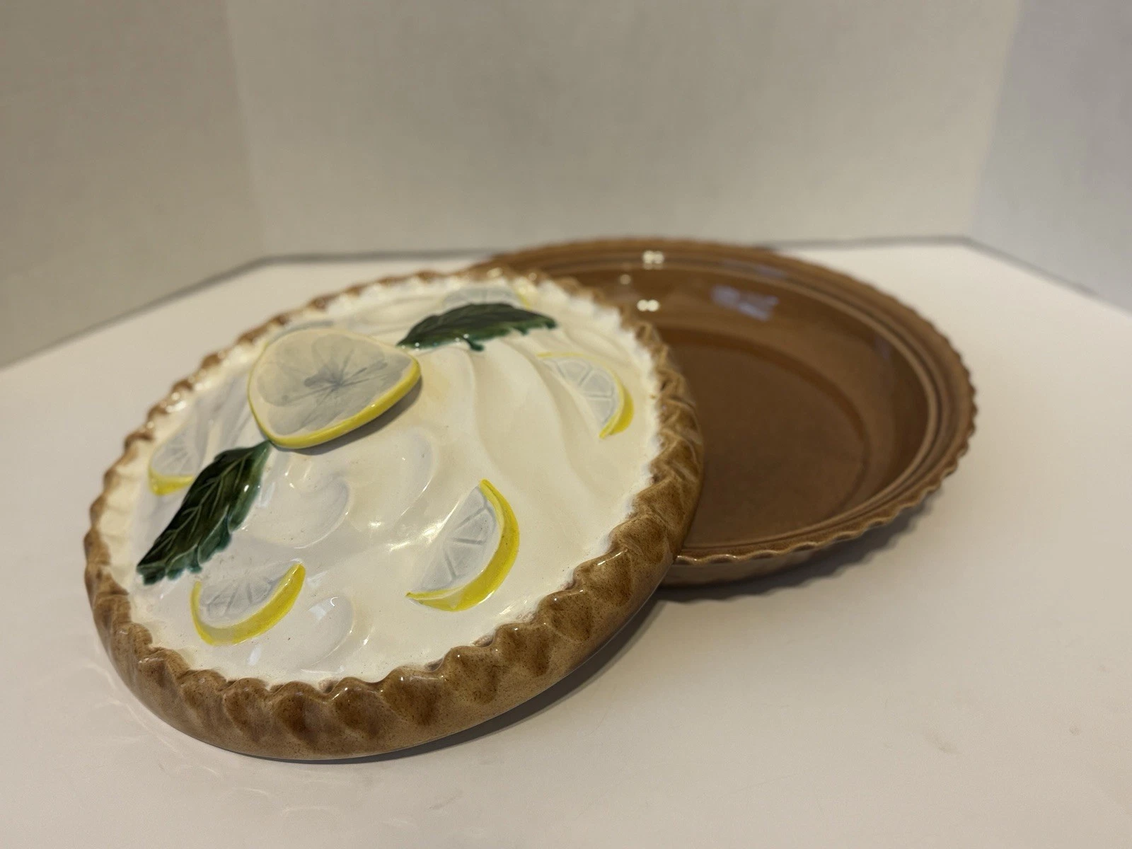 Portugal Ceramics Inc. Ceramic Lemon Meringue Pie Dish with Lid, Two-Piece Set