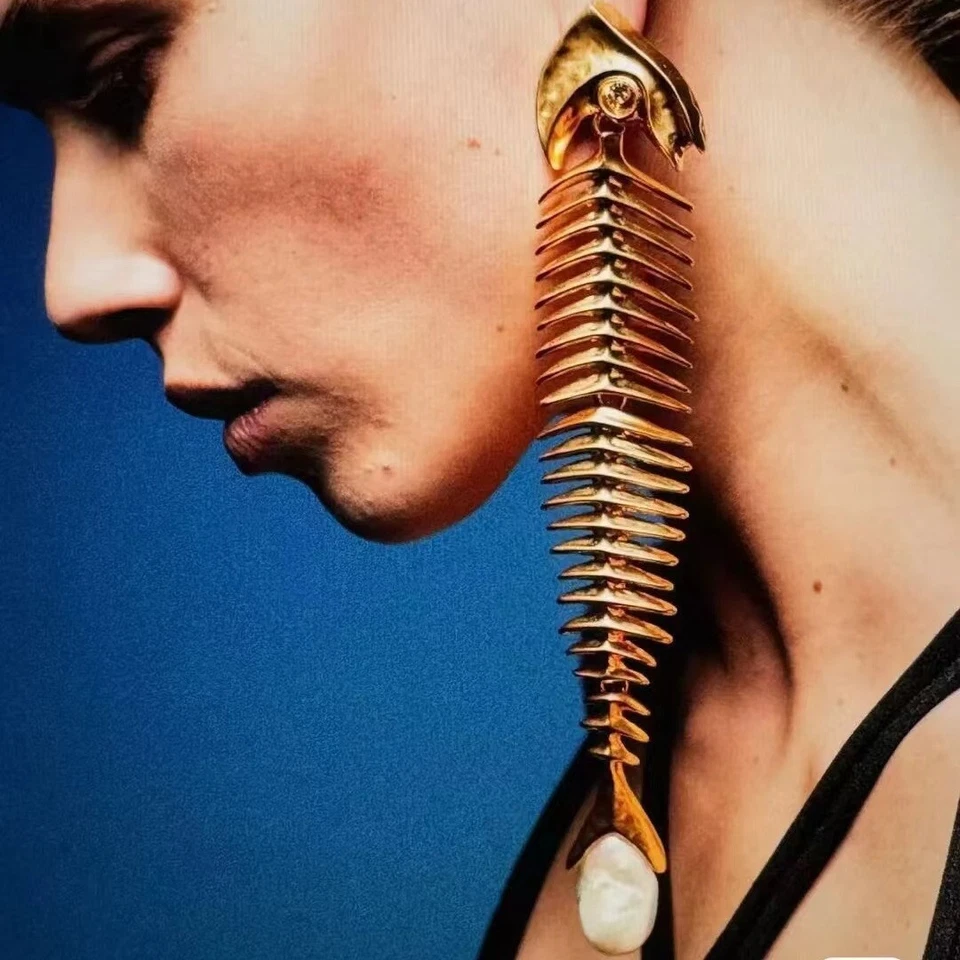 Pendientes de hombro de hueso de pez con perlas barrocas nuevos Foto 3 de 4