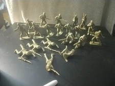 TimMee Green Plastic Army Men 20 pc Lot Tim Mee Toy Soldier Figures USA 2-2.5"