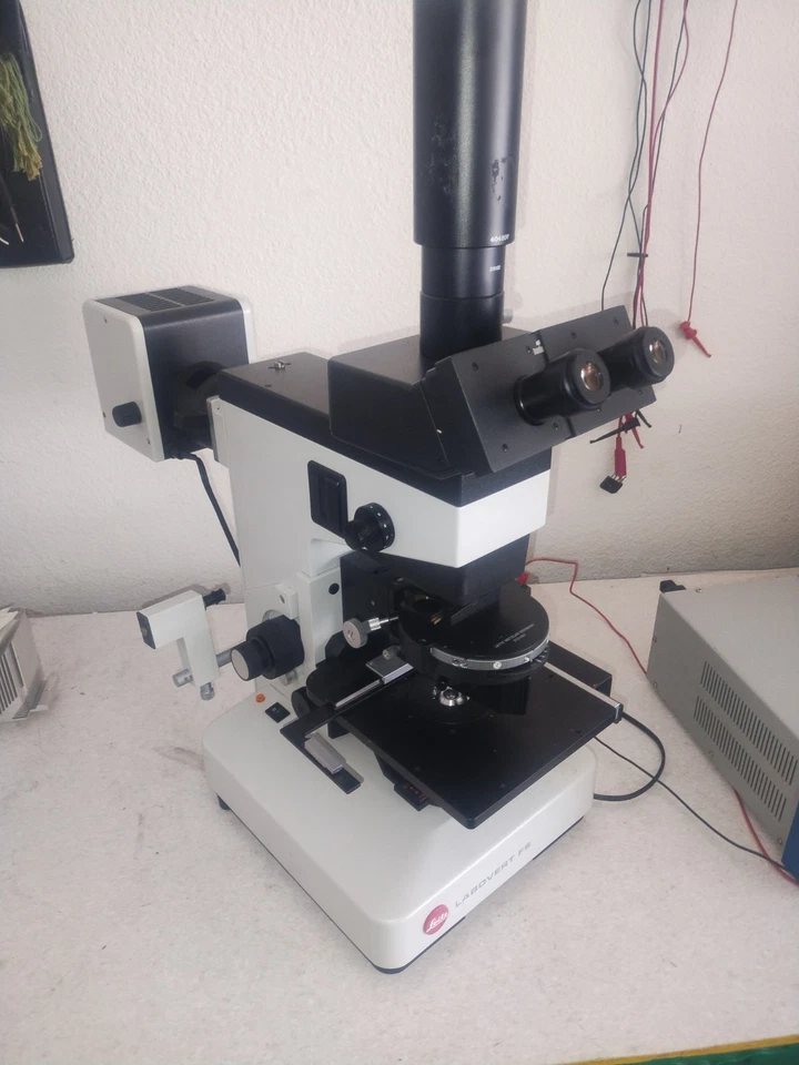 Microscopio invertido Leitz Labovert FS GMBH con objetivos y fuente de luz Foto 3 de 4