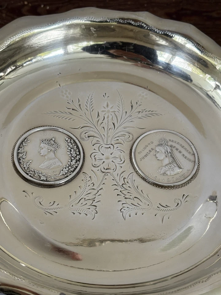 Cesta conmemorativa del jubileo de diamante de la reina Victoria Standard Silver Co c.1897 Foto 2 de 4