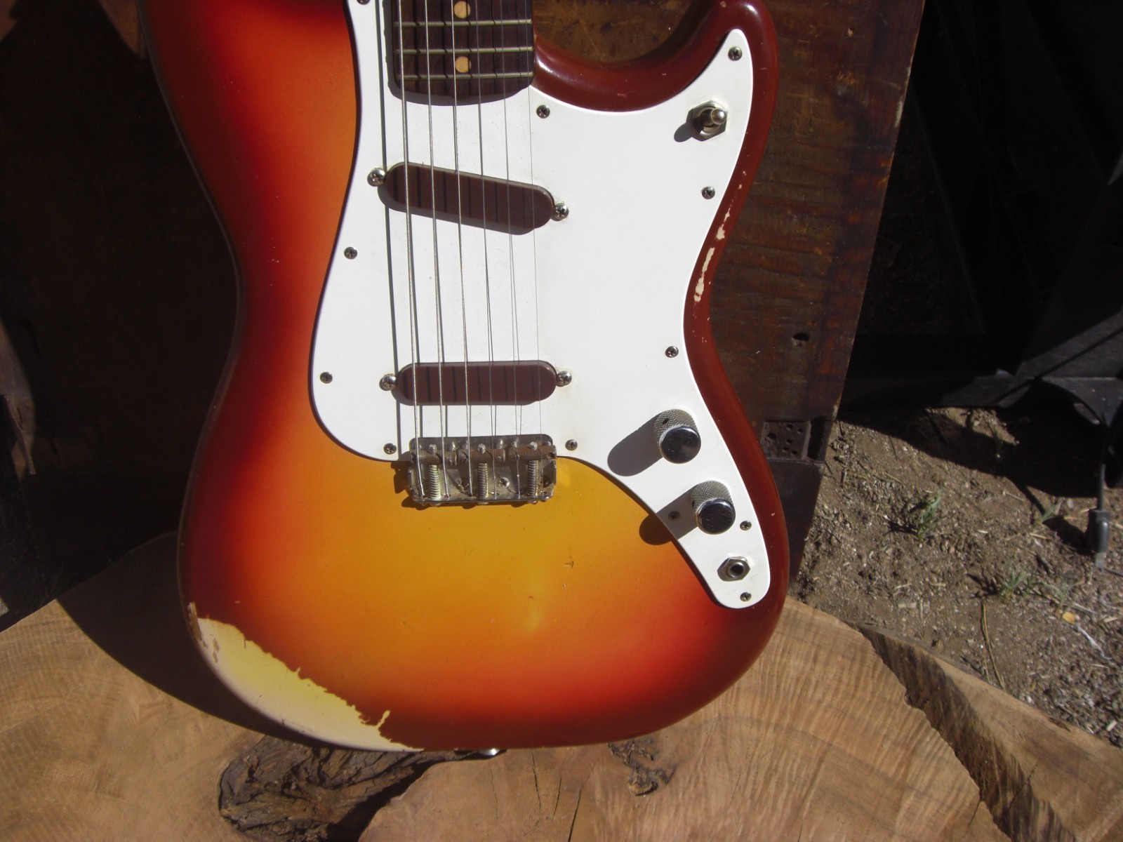 1962 Fender Duo Sonic guitar Double factory finish