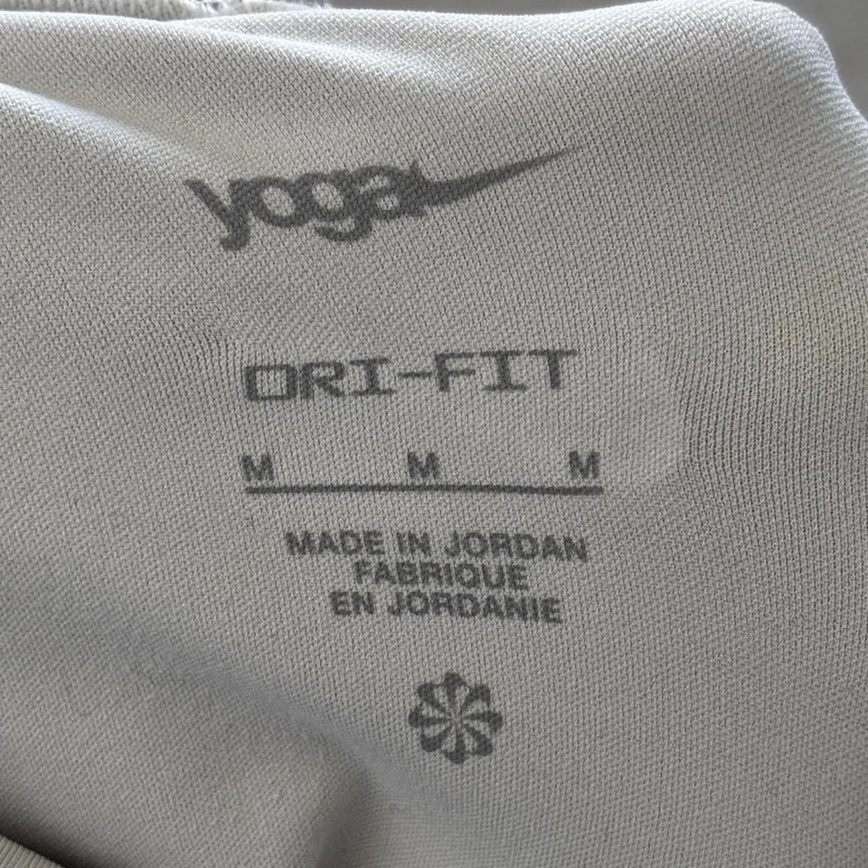 Camiseta para mujer Nike Yoga Dri-Fit cuello falso manga larga talla M - crema/gris claro Foto 4 de 4