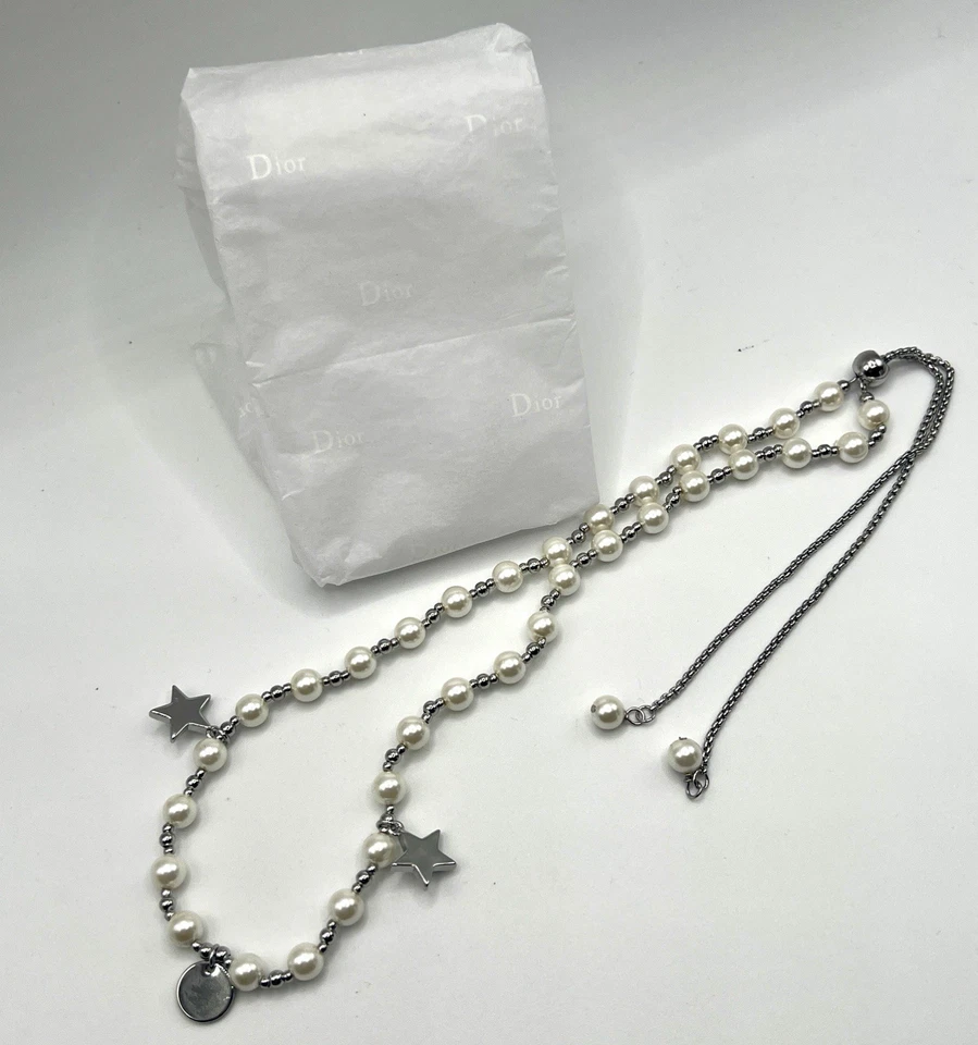 Collar Dior Imitación Perla Estrella Logo 16”-26” Ajustable PCA Incluye Bolsa para el Polvo Foto 4 de 4
