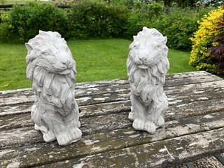 2 ORNAMENTI LEONE DA GIARDINO IN PIETRA BEN DETTAGLIATI ALTI 28 cm oltre 4 kg EA.