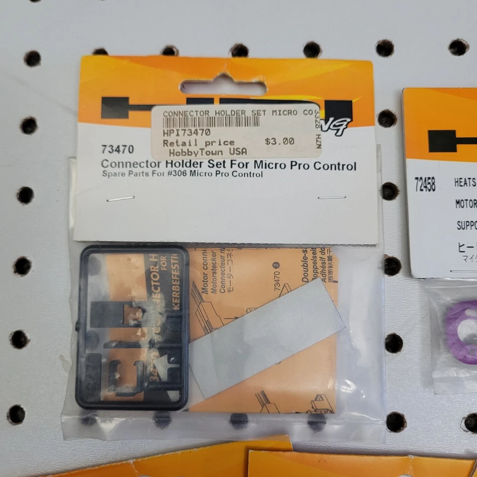 HPI Racing ~ Micro RS4 ~ 5 Item Parts Lot ~ Connector Holder, Heatsink, Plug NIP - Image 2 of 4