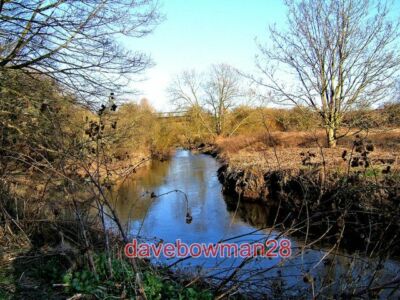 FOTO RIVER STOUR IN DER NÄHE VON PFEIFENBRÜCKE DER FLUSSSTOUR NÖRDLICH DER FALLENDEN SANDSCHLEUSE