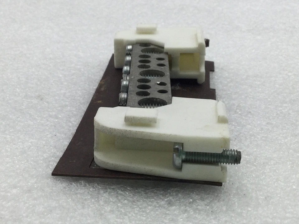 Crouse-Hinds LC006 11 Position 6-14 AWG Neutral/Grounding Bar 5" x 5/8" - Image 4 of 4