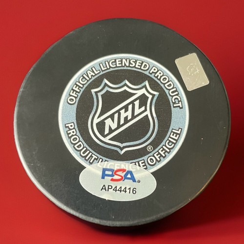 DUNCAN KEITH CHICAGO BLACKHAWKS COA PSA/DNA SIGNED AUTOGRAPHED PUCK - Picture 2 of 2