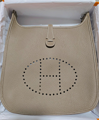 HERMES Evelyne PM ETOUPE Crossbody Perforated H Snap, Detachable Strap