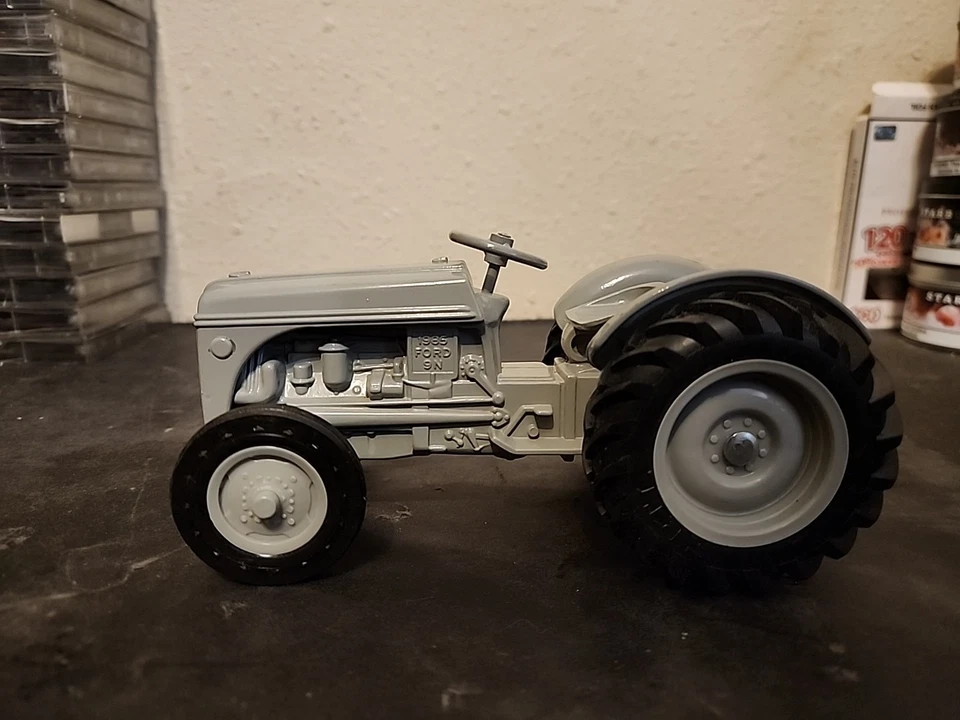 Tractor Ford 9N Ertl 1985 vintage escala 1:16 edición de coleccionista #842TA Foto 2 de 4