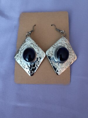 Große Ohrringe in Diamantform mit blauem Stein D10