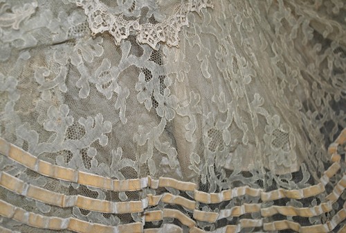 ANTIQUE DRESS BALL GOWN TAMBOUR LACE, LABEL JOHNSON, CHICAGO, 1890s - Picture 7 of 12