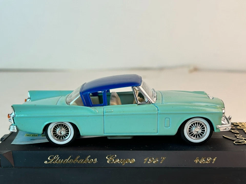 Solido #4521, 1957 Studebaker cupé techo rígido, 2 tonos azul Foto 2 de 4
