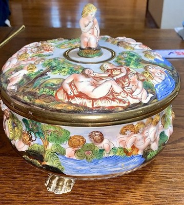 Capodimonte Bernini Lidded Footed Hand Painted Bowl w/ Cherubs 1366/123 432