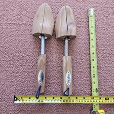 Woodlore Split Toe Auto Spreader Shoe Tree Wooden Cedar Form Medium Made USA Y0b