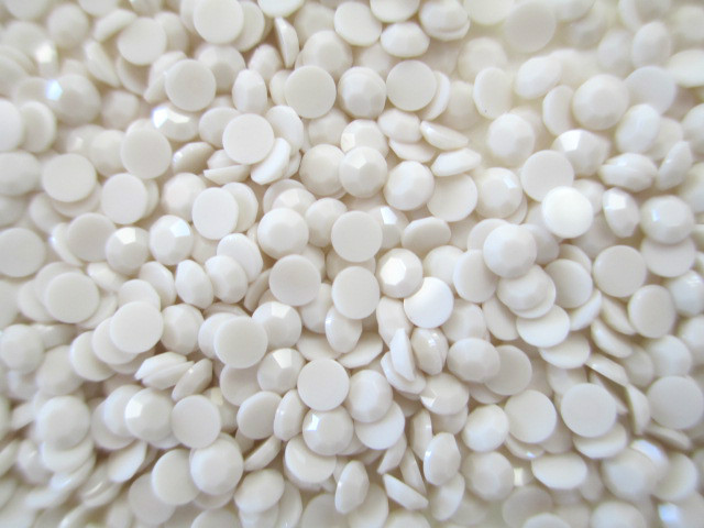 20 Gross - 2 Packs - Vintage Ivory Swarovski Flatback Rhinestones SS12 - A2000