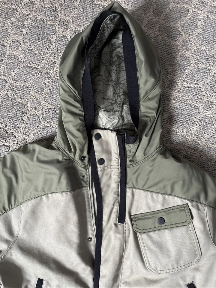 Chaqueta con Capucha Victorinox Hombre Grande Verde Claro - Forro Mapa Topográfico Foto 2 de 4